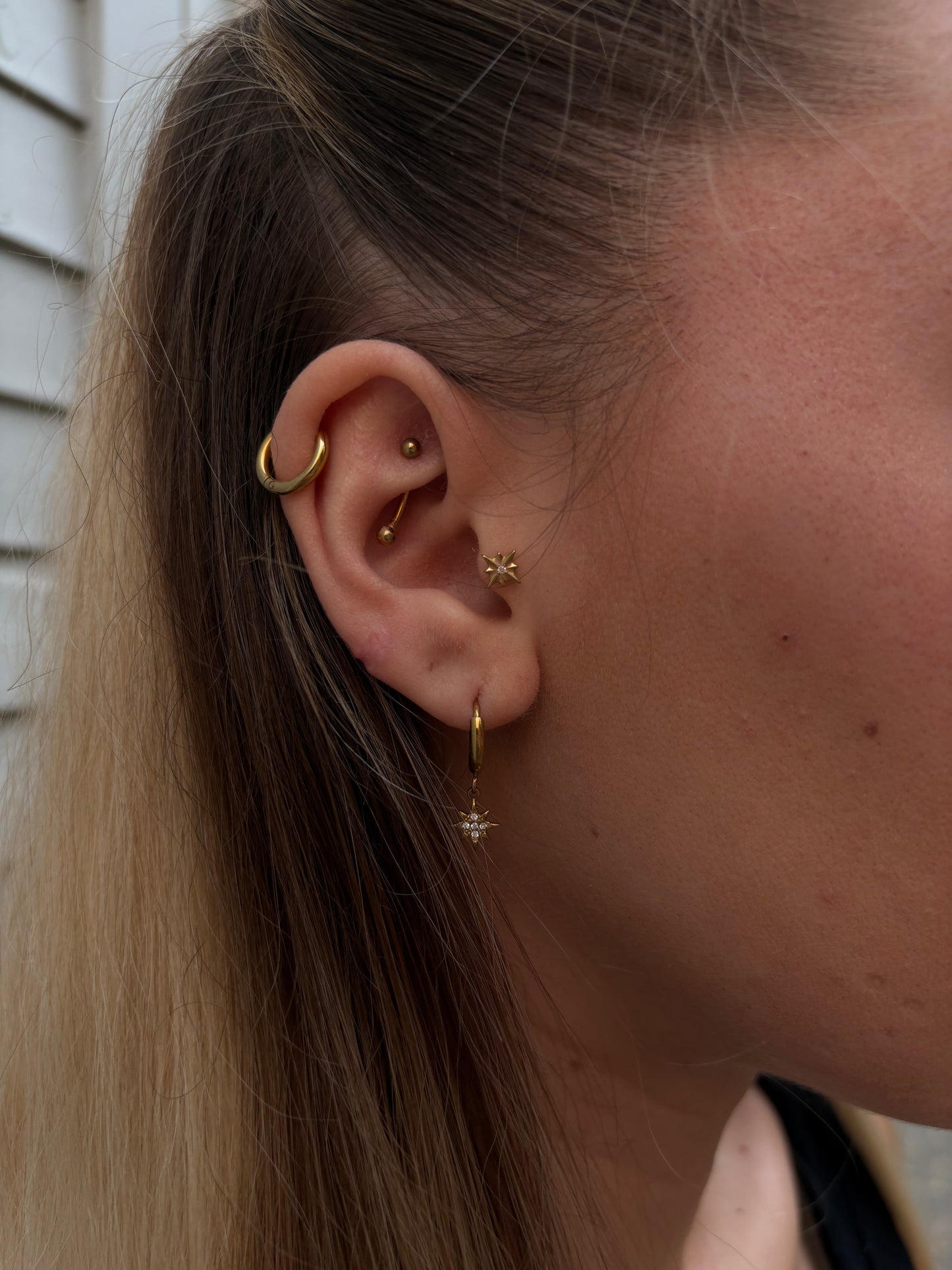 Boucles d'Oreilles CrĂ©oles Stella - Ătoiles en Strass DorĂ©es