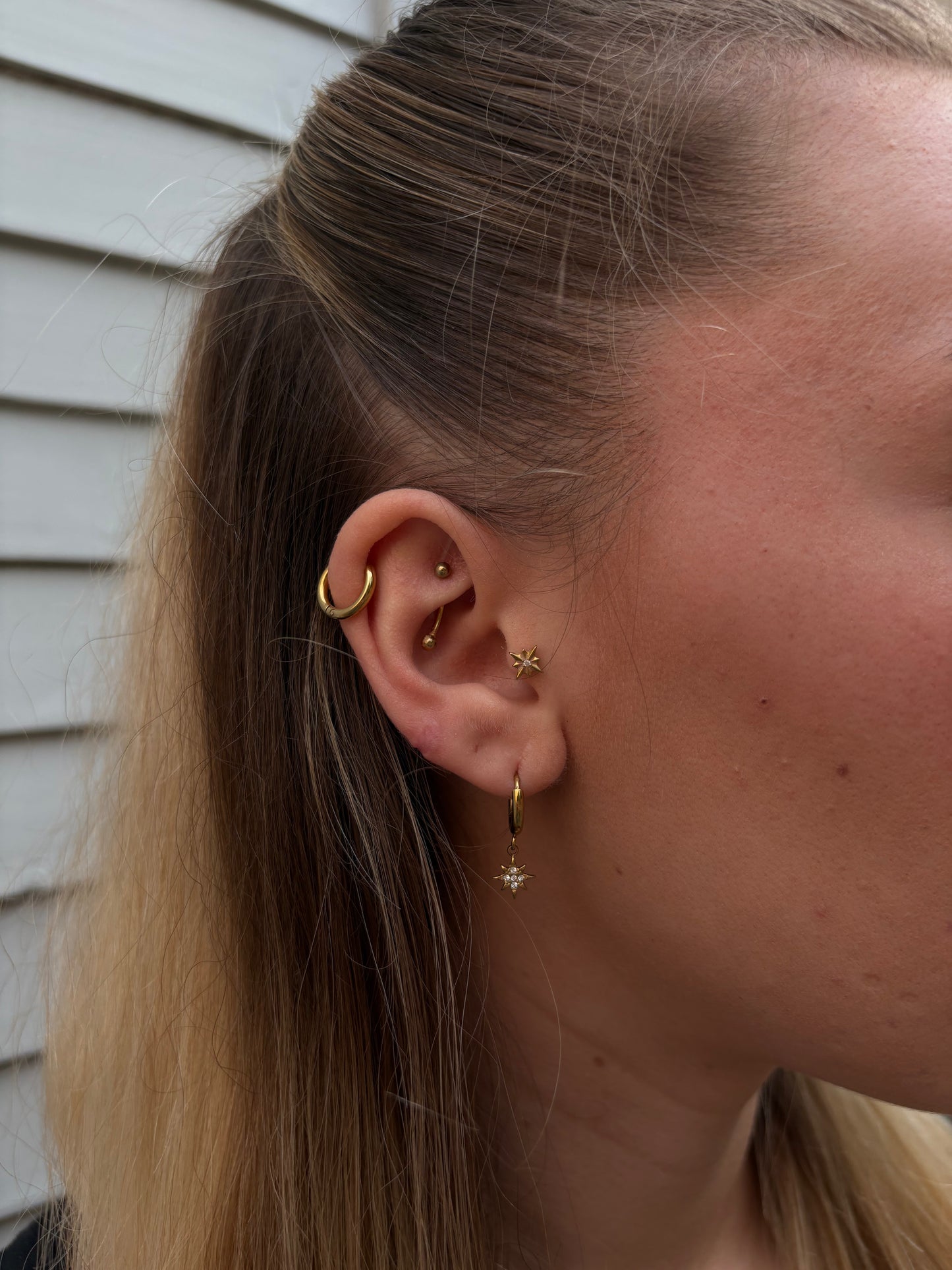 Boucles d'Oreilles Créoles Stella - Étoiles en Strass Dorées