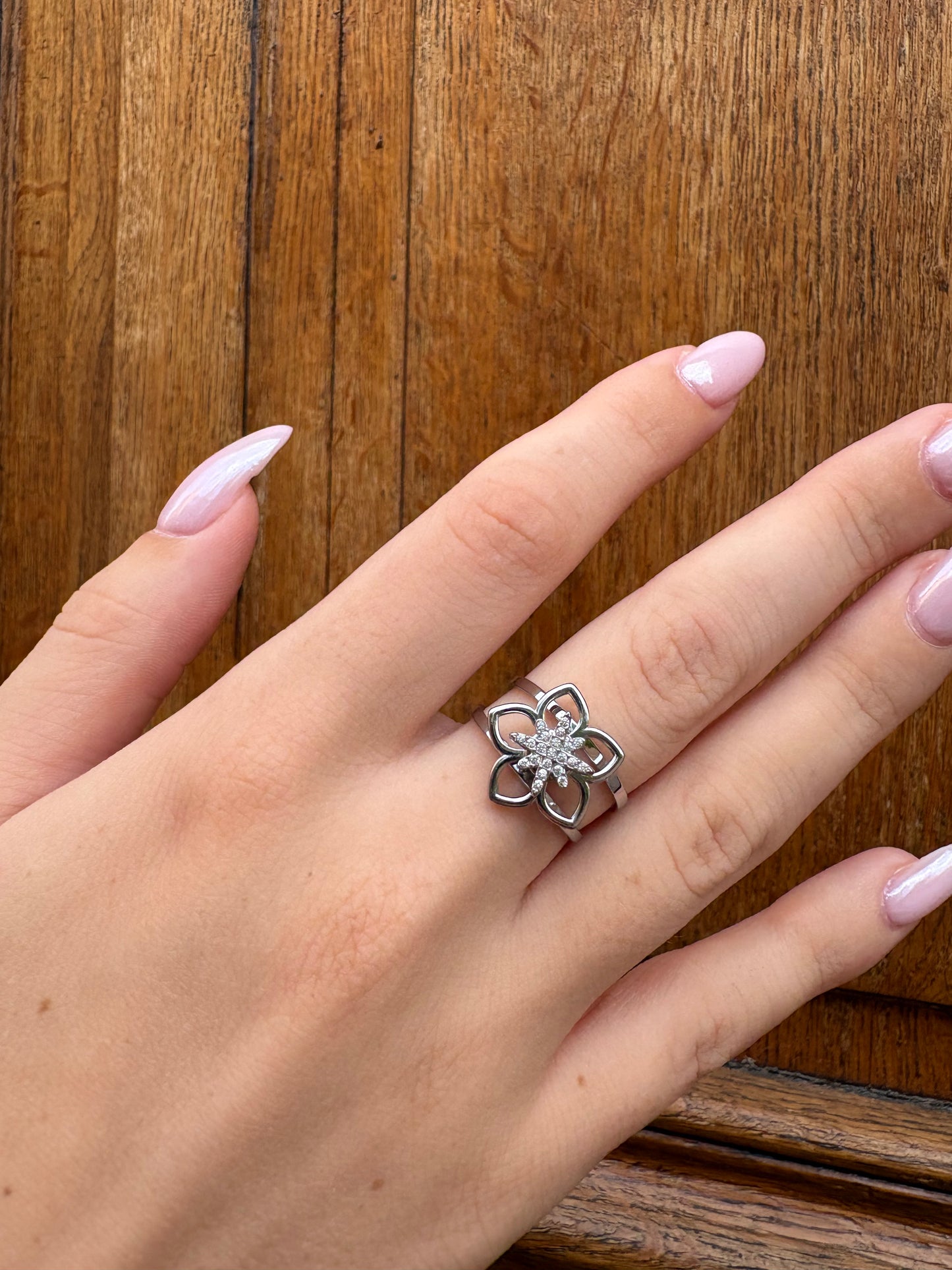 Bague Anti-Stress Maïa - Fleur Ajourée & Étoile Rotative Strass
