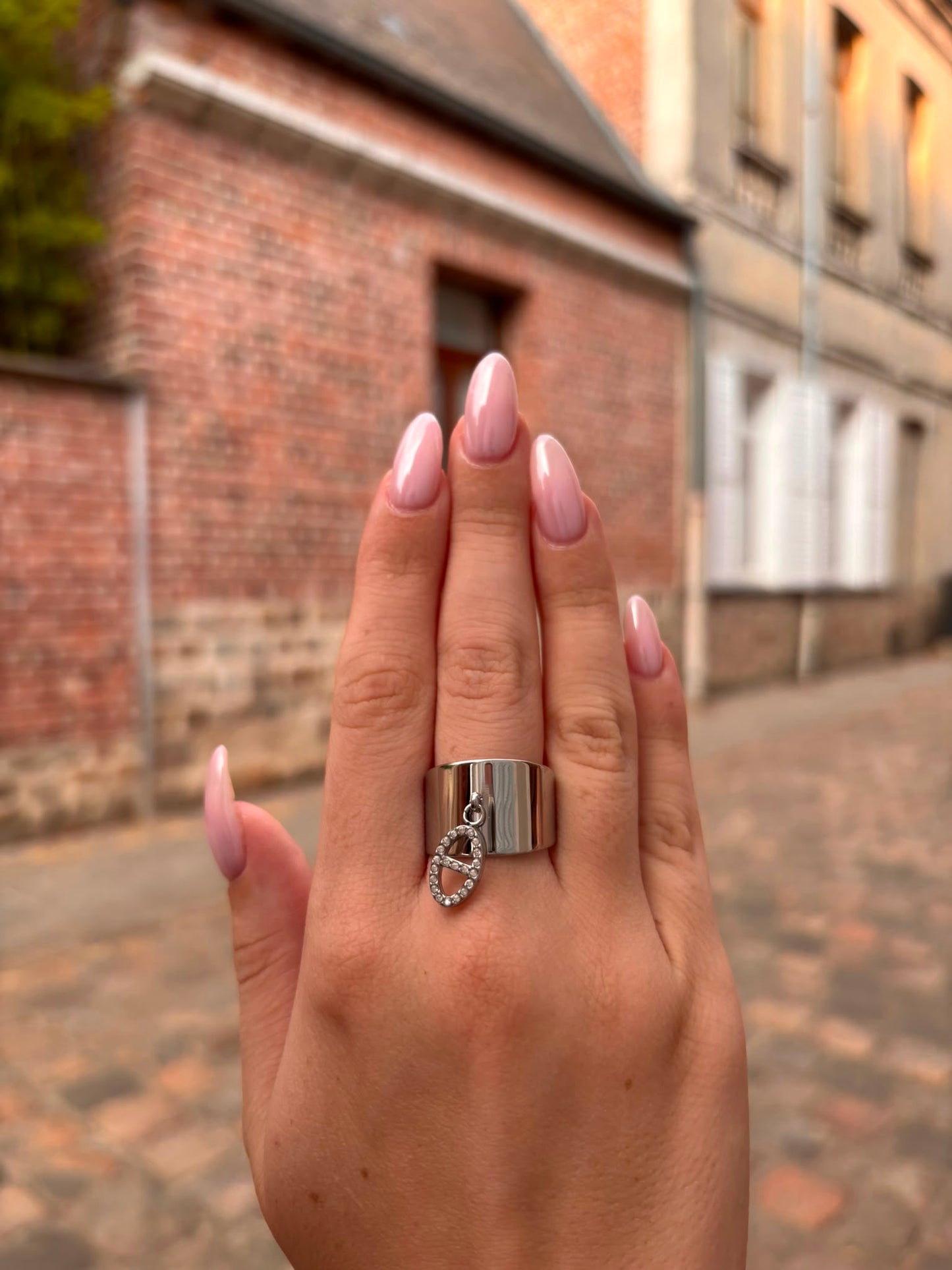 Bague Large Julie - Pendentif Ovale Pavé de Strass
