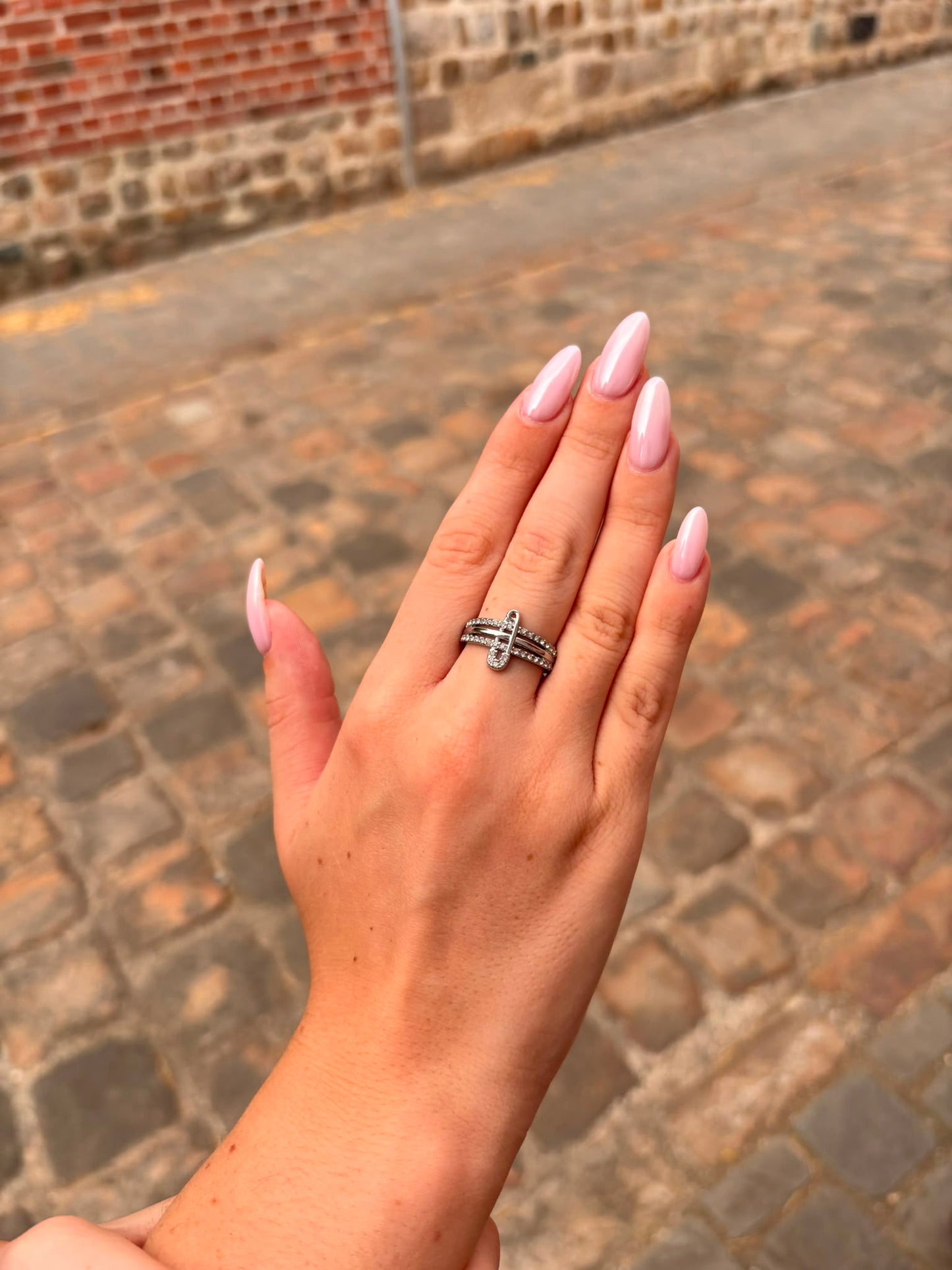 Bague Cara - Triple Anneau et Épingle Sertie de Strass